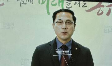 박희조 동구청장이 영상축사하고 있다.