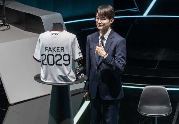 '살아있는 전설' 페이커 이상혁, T1과 2029년까지 장기 재계약..."여전히 배울 것이 많다"
