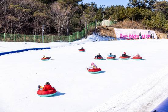 김해가야테마파크 눈썰매장