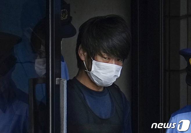 아베 신조 전 일본 총리에 총격을 가해 사망에 이르게 한 용의자 야마가미 테쓰야. 2022.7.10 ⓒ 로이터=뉴스1 ⓒ News1 이종덕 기자