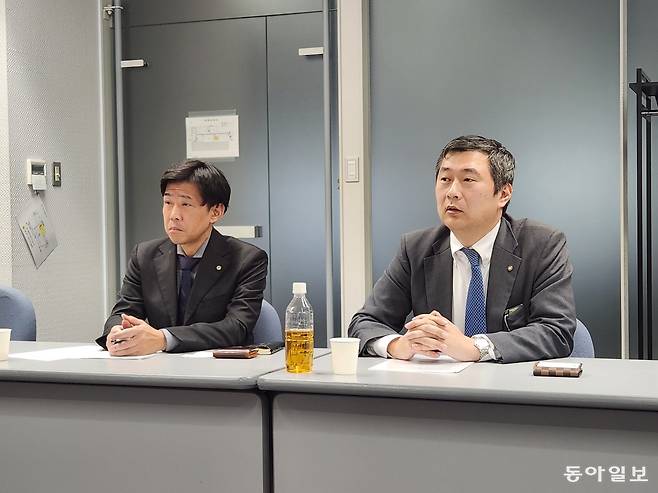 지난달 7일 도쿄 신주쿠구의 일본사법서사회연합회 ‘리걸서포트’ 관계자들이 일본의 성년후견제도에 대해 설명하고 있다. 일본은 2016년경 친족 후견인에 의한 부정행위가 사회 문제가 되며 전문가 후견인 양성에 공을 들였다.