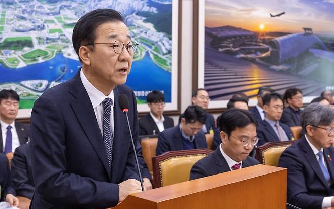 김윤덕 국토교통부 장관이 17일 국회 국토교통위원회 전체 회의에 출석해 발언하고 있다. 사진=연합뉴스