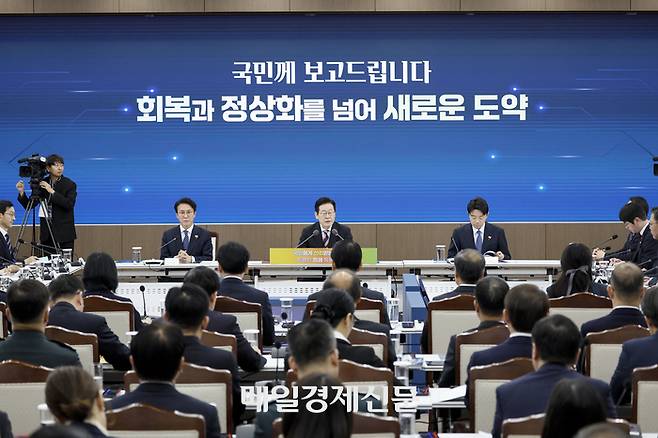 이재명 대통령이 18일 서울 용산 국방부 청사에서 열린 국방부, 국가보훈부 업무보고에서 발언하고 있다. 2025.12.18 대통령실사진기자단 매일경제 김호영