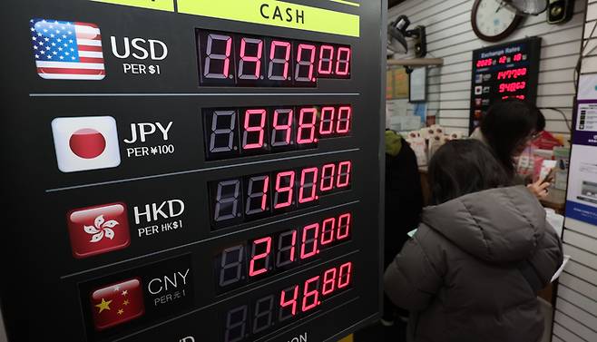 18일 서울 명동 환전소에 표기된 원달러 환율이 1478원를 보이고 있다. [이승환 기자]