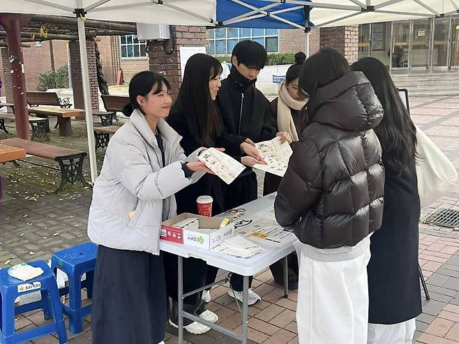 전남대학교 학생들이 강의실을 벗어나 지역 상권의 실제 문제 해결에 나섰다.