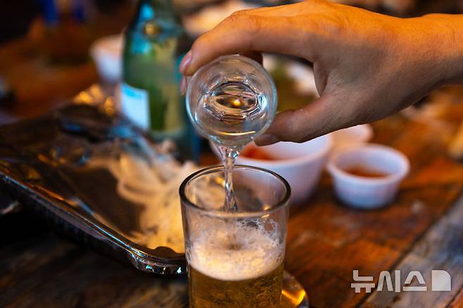 [서울=뉴시스] 18일 식품의약품안전처에 따르면 밀크씨슬(카르두스 마리아누스) 추출물은 건강기능식품의 기준 및 규격에서 간 건강에 도움을 줄 수 있다는 기능성을 제품의 최종 요건으로 정하고 있다. (사진= 유토이미지 제공)