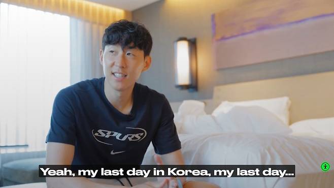 토트넘은 17일(한국시간) 구단 공식 영상 플랫폼 스퍼스플레이를 통해 헌정 다큐멘터리 ‘손흥민의 홈커밍, 토트넘의 오리지널 다큐멘터리’를 공개했다. 14분 분량의 영상에는 손흥민이 토트넘에서 남긴 발자취가 담겼다. 사진출처|스퍼스플레이 캡처