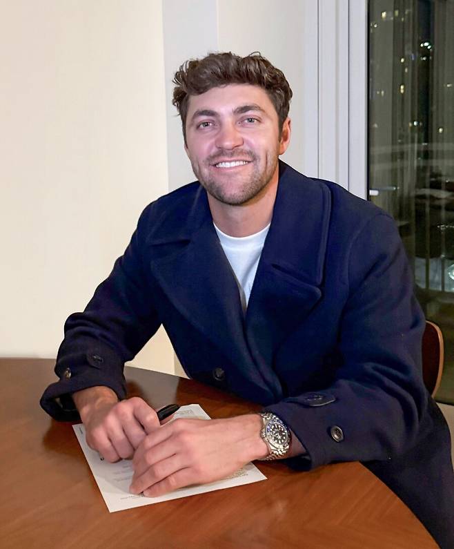 ▲ KIA는 200만 달러에 재계약한 제임스 네일을 제외한 나머지 외국인 자리가 여전히 공석이다 ⓒ KIA 타이거즈