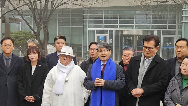 수원지법 여주지원 앞에서 발언하는 최재영 목사 [촬영 이우성]