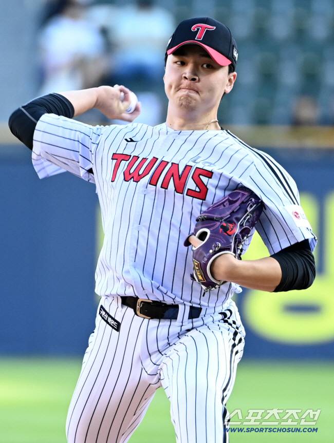 2023 KBO리그 두산 베어스와 LG 트윈스의 경기가 16일 잠실야구장에서 열렸다. LG 선발투수 이민호가 역투하고 있다. 잠실=허상욱 기자 wook@sportschosun.com/2023.06.16/