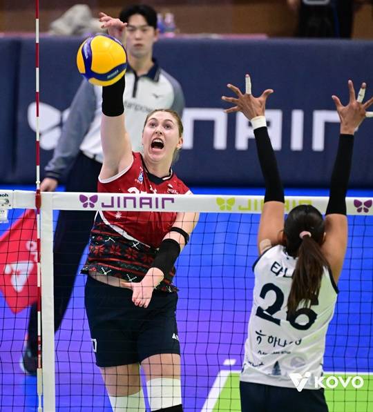 공격 펼치고 있는 카리. ⓒKOVO