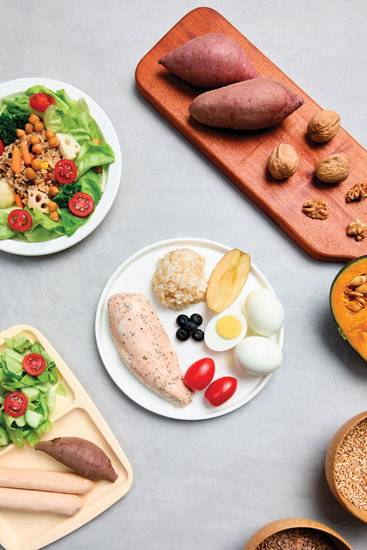 탈모, 얼굴 꺼짐을 예방하기 위해서는 단백질이 충분한 식단을 지키는 것이 중요하다.