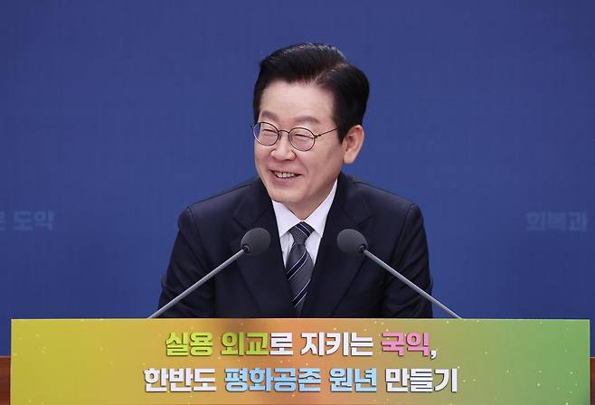 이재명 대통령이 19일 서울 종로구 정부서울청사 별관에서 열린 외교부(재외동포청)·통일부 업무보고에서 발언하고 있다.  2025.12.19.대통령실통신사진기자단