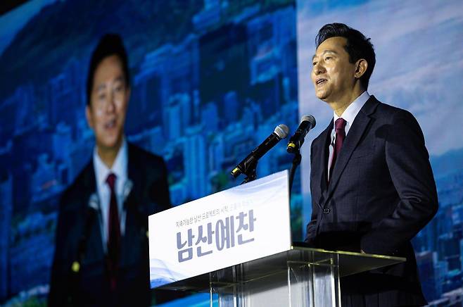 오세훈 서울시장이 지난해 9월 5일 오전 서울 중구 남산예장공원 내 남산 곤돌라 탑승장 예정지에서 열린 곤돌라 착공식에서 인사말을 하고 있다.  2024.9.5/뉴스1