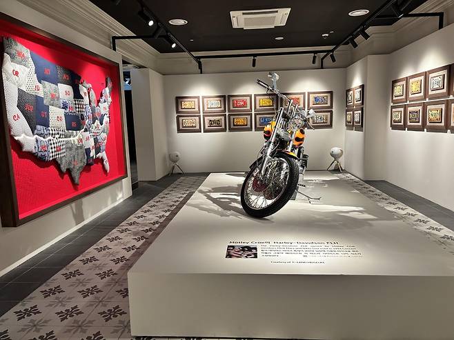 바이크로 밴드 머틀리 크루의 할리데이비슨FLH. 황소영 기자 fangso@donga.com