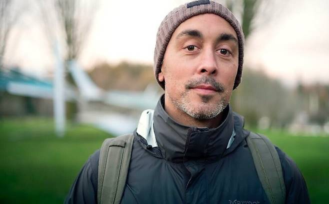 작가 조던 스콧. 그는 “시와 그림책은 소리 내어 읽히도록 만들어졌다. 나의 그림책이 몸을 통해 읽힌다는 점이 항상 마음에 들었다”고 말했다. ⓒAndrew Zawacki, 민음사 제공