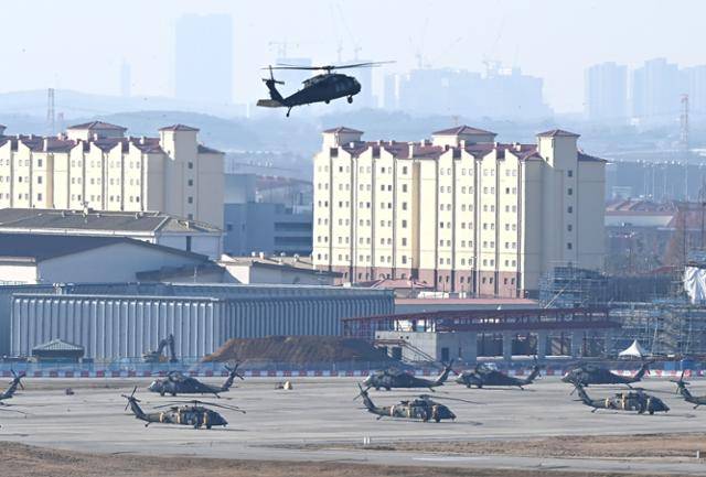 주한미군 규모를 현재 수준으로 유지하는 조항이 포함된 2026 회계연도 미국 국방수권법안(NDAA·국방예산법)이 18일 공식 발효됐다. 18일 경기 평택시 주한미군기지 캠프 험프리스. 뉴시스