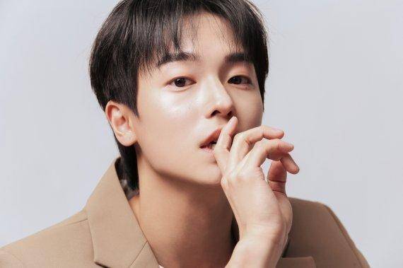 병헌이 새 둥지를 찾는다. IHQ 제공