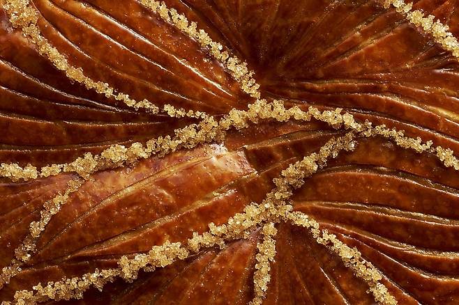 보석처럼 결정화한 설탕 라인이 더해진 갈레트 데 루아 / 사진제공. 파크 하얏트 파리 방돔