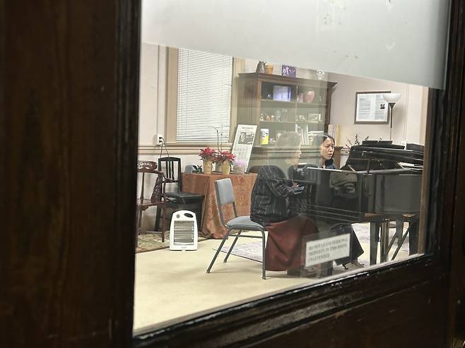 변화경 선생님이 레슨 중인 모습. 백혜선 제공.