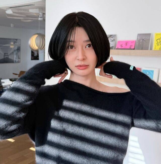 권나라가 단발로 변신하며 성숙해진 미모를 자랑했다. / 권나라 인스타그램