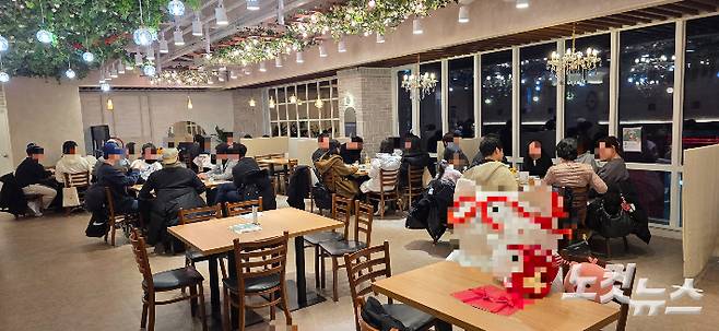 경기 성남시 분당구의 한 성인 영어 회화 학원. 이 학원 측은 최근 2년 새 IT 개발자 수강생이 가파르게 증가해 현재 원내 최대 비중을 차지하고 있다고 밝혔다. 양지훈 인턴기자