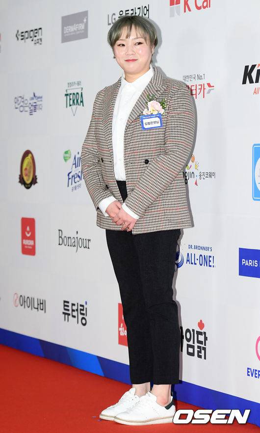 [OSEN=조은정 기자] 17일 오후 서울 영등포구 콘래드 서울 호텔에서 '2020 대한민국 퍼스트브랜드 대상' 포토월 행사가 열렸다.크리에이터 입짧은햇님이 포즈를 취하고 있다. /cej@osen.co.kr