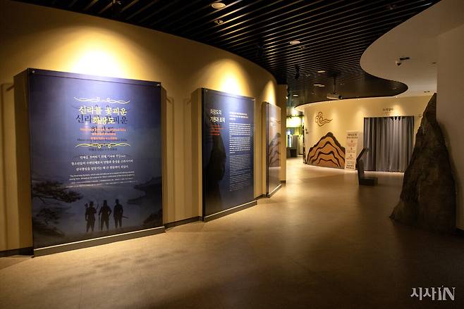 경주 화랑마을 화랑전시관 내부 모습. 무료로 입장 가능하지만 특색 있는 전시물을 찾아보기 어려웠다. ⓒ시사IN 조남진