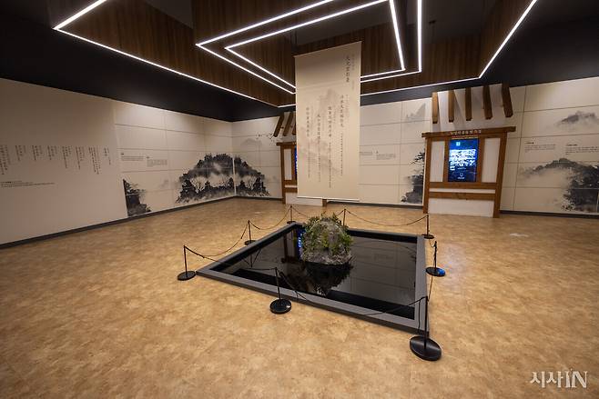 입장료 2000원인 봉화 정자문화생활관에 전시된 전시물. ⓒ시사IN 조남진