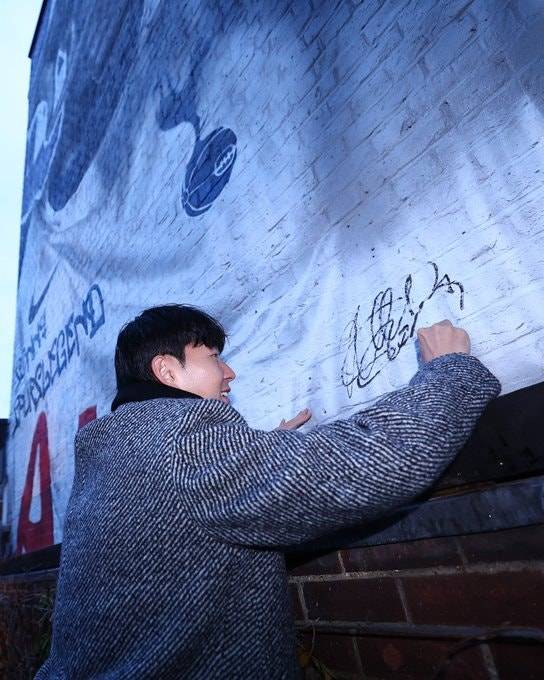 ▲ 손흥민이 남긴 뜨거운 눈물과 진심 어린 고백은 이번 다큐멘터리를 시청한 모든 이들에게 깊은 여운을 남기며, 토트넘 역사상 가장 사랑받았던 선수로서의 마지막을 아름답게 장식했다. ⓒ 토트넘 홋스퍼