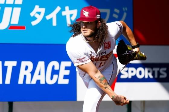 2024시즌 라쿠텐 시절의 폰세의 모습. /사진=라쿠텐 골든이글스 공식 SNS