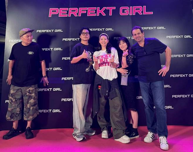 영화 '퍼펙트 걸' 팀(왼쪽부터) 홍원기 쟈니브로스 대표 감독, 김준홍 쟈니브로스 대표 프로듀서, 배우 아덴조, 제니추 프로듀서, 스킷스트라우스 총괄 프로듀서 /사진=쟈니브로스