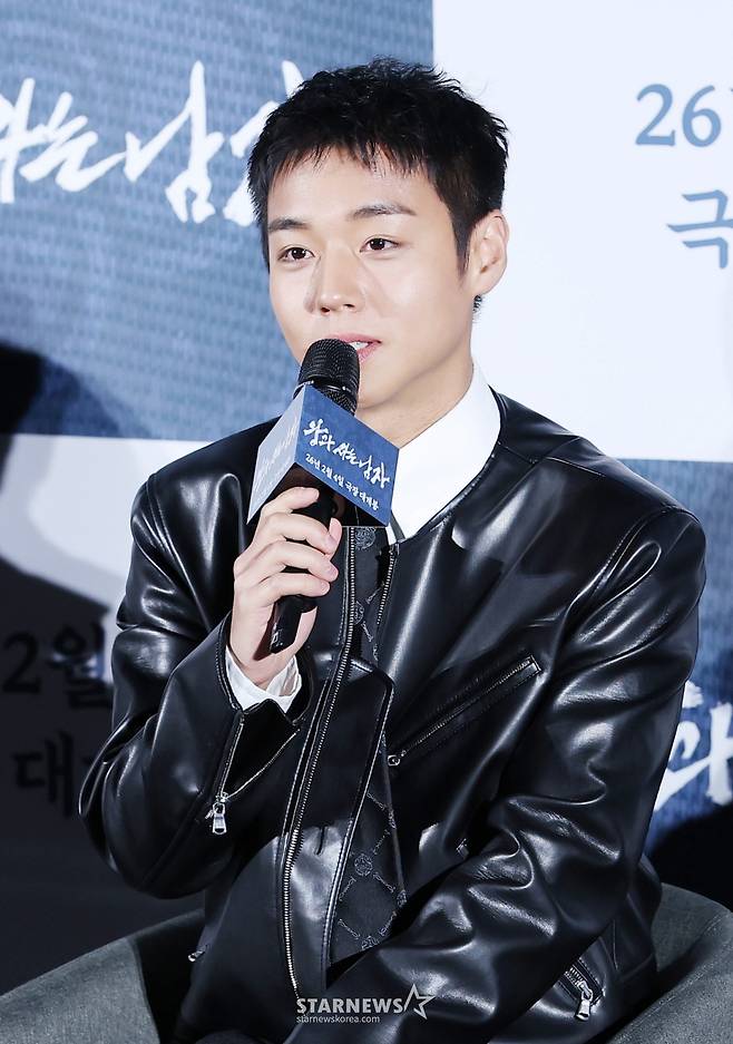 배우 박지훈이 19일 서울 용산구 CGV 아이파크몰에서 진행된 영화 '왕과 사는 남자(감독 장항준)' 제작보고회에 참석해 질의응답을 하고 있다. /2025.12.19 /사진=김휘선 hwijpg@