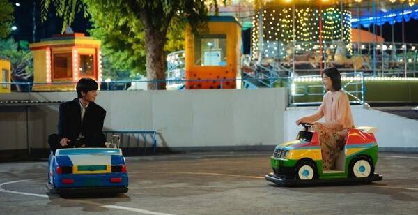 '경도를 기다리며' 스틸 컷 / 사진=SLL, 아이엔, 글뫼