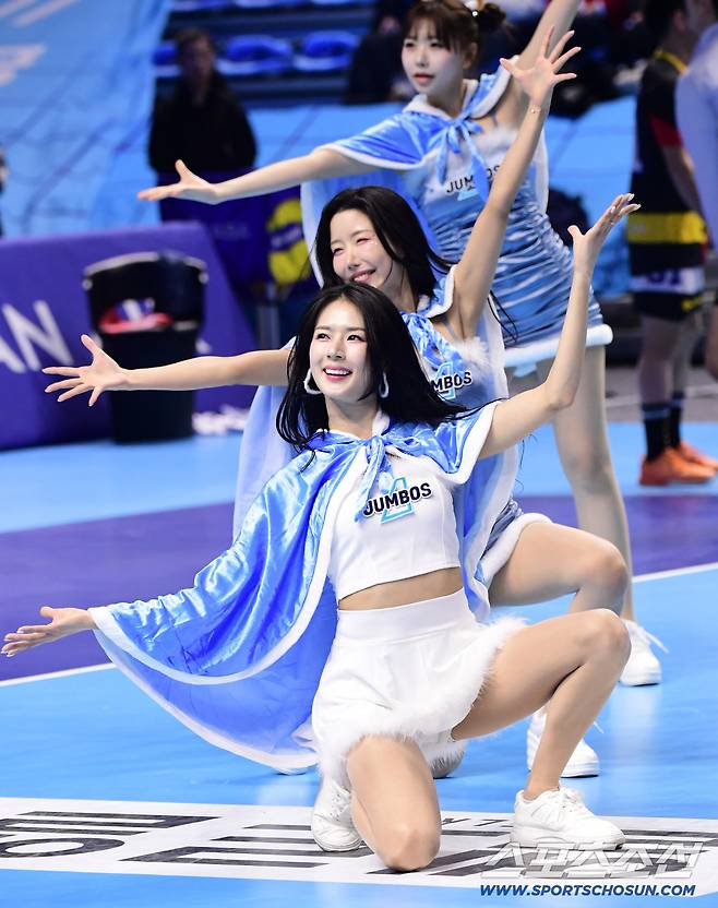 산타걸 변신한 대한항공 치어리더 박기량.