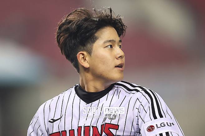 ▲ 장현식의 보상 선수로 지명한 강효종은 2026년 시즌 중반 제대 예정으로 시즌 중 팀 전력에 합류할 수 있다 ⓒ곽혜미 기자