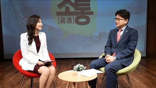 대담 중인 김경록 고문(오른쪽), 왼쪽은 IB토마토 김선영 대표 [본인 제공]