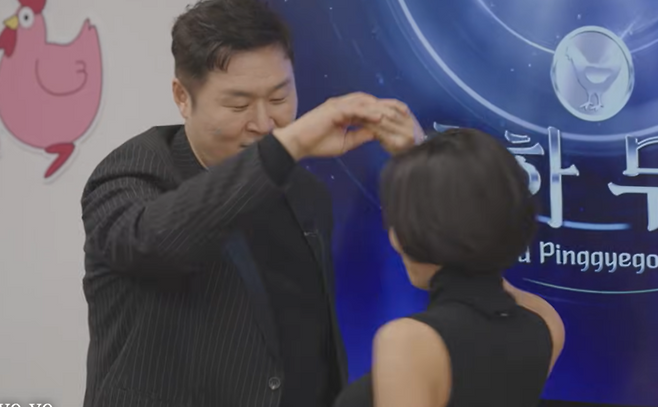 윤경호-화사. 사진 | 유튜브