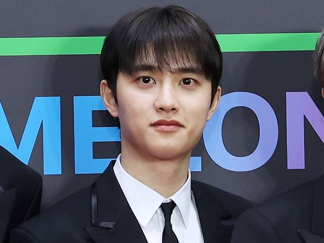 그룹 엑소 도경수가 20일 오후 서울 구로구 고척스카이돔에서 열린 2025 멜론뮤직어워드(MMA2025) 레드카펫을 밟고 있다. /뉴시스