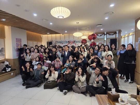 논산시사회복지행정연구회는 최근 논산인의밥상에서 '2025 논산시사회복지행정연구회 송년의 밤' 행사를 성황리에 개최했다. 정종만 기자