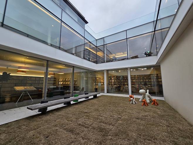 Hyundai Card Design Library in Samcheong-dong in Seoul (Park Yuna/The Koera Herald)
