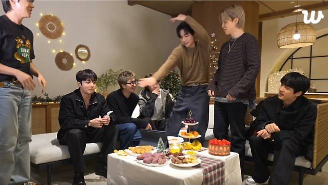 방탄소년단 위버스 라이브 2025.12.21 /사진 위버스 라이브 캡처