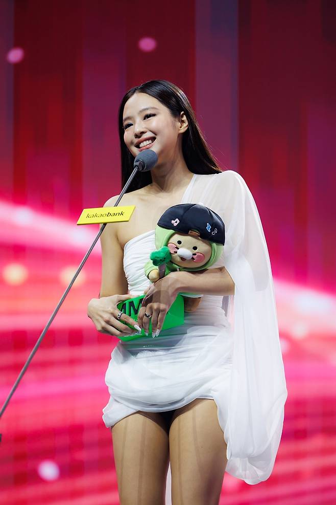 MMA2025(2025 멜론뮤직어워드)에서 수상한 블랙핑크 제니 [멜론 제공. 재판매 및 DB 금지]
