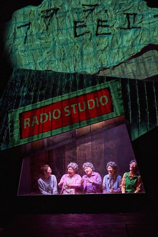 뮤지컬 '오지게 재밌는 가시나들' 공연 장면(라이브 제공)