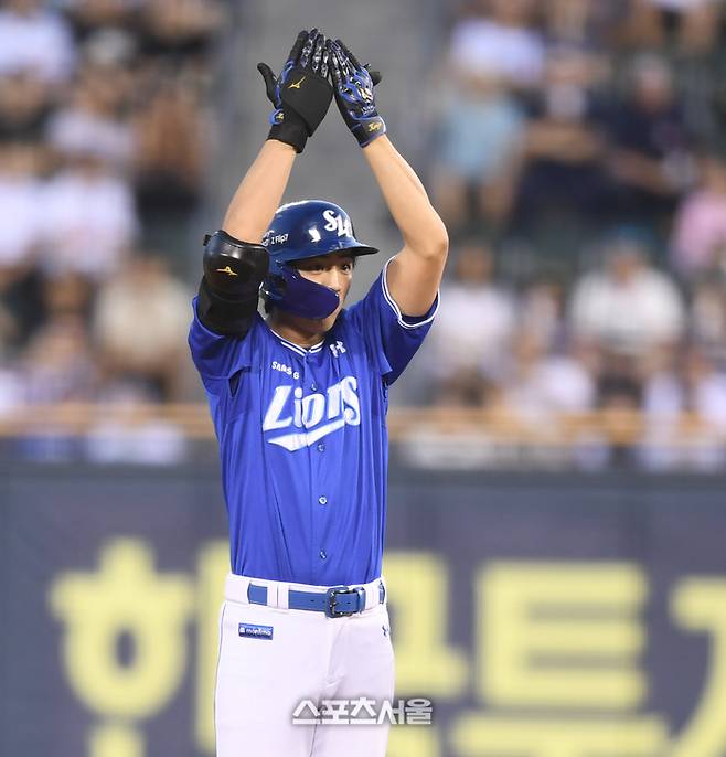 삼성 구자욱이 26일 서울 잠실구장에서 열린 2025 KBO리그 두산과 경기 3회초 2사1루 1타점 2루타를 친 후 세리머니를 하고  있다. 잠실 | 최승섭기자 thunder@sportsseoul.com