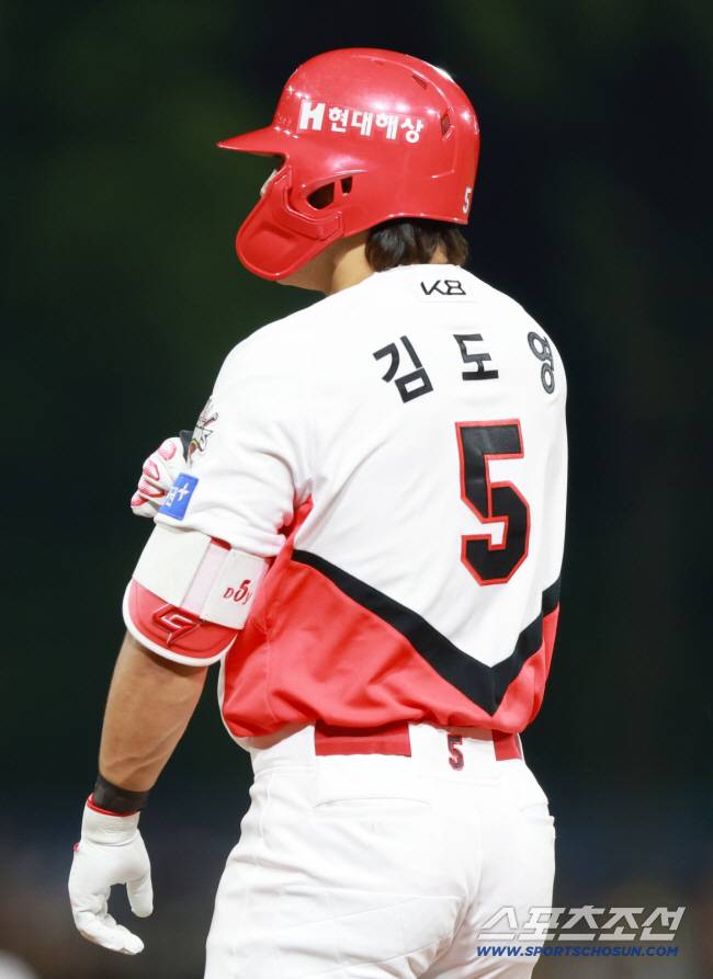 25일 광주 기아챔피언스필드에서 열린 KIA 타이거즈와 LG 트윈스의 경기. 4회말 무사 만루 KIA 김도영이 적시타를 날린 뒤 환호하고 있다. 광주=박재만 기자 pjm@sportschosun.com/2025.04.25/