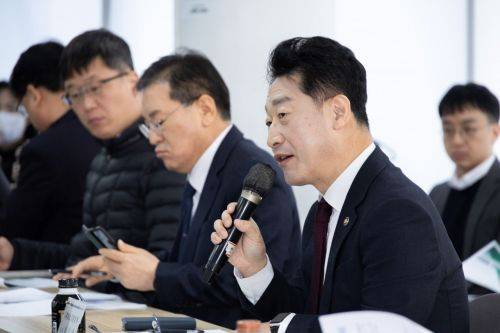 이호현 기후에너지환경부 2차관이 22일 서울 용산 소재 스페이스쉐어 서울역 2센터에서 열린 공장 지붕 태양광 활성화를 위한 간담회에서 발언하고 있다. 2025.12.22 기후에너지환경부