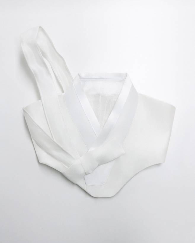 ‘ZEN’, ‘like JENNIE’에서 메인으로 착용한 무대 의상. 인스타그램 @leje.official