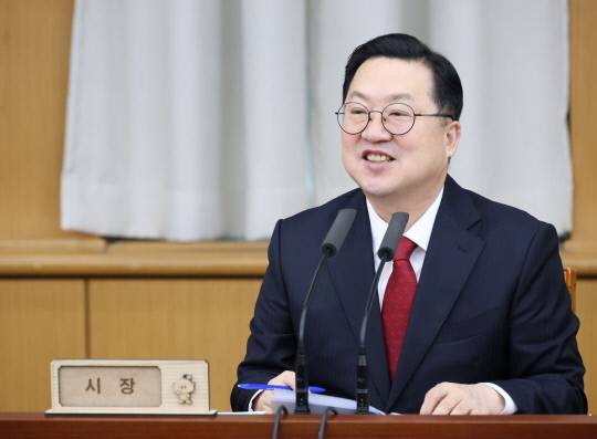 이장우 대전시장은 22일 주재한 주간업무보고에서 대전충남행정통합과 관련 "미국 주정부 수준에 준하는 자치권과 특례를 확보한다"고 강조했다. 대전시 제공