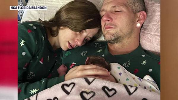 앤드류 포드·캐서린 모닝웨이 부부에게 안겨 있는 딸 헤이븐의 모습/사진=연합뉴스